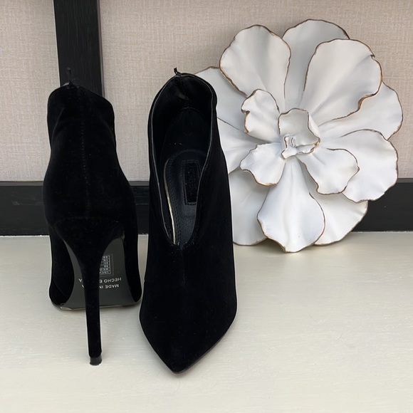 Velvet Black Heels from FOREVER21 - Picture 2 of 4